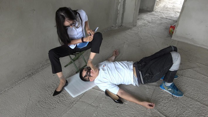 【苒溪S】变态员工偷懒被女老板强迫舔脏鞋底闻臭脚羞辱 YC-240909-7