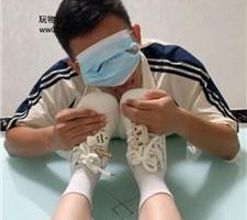 【香芋朱朱】奖励家务奴舔多双脏鞋 JS241020-6