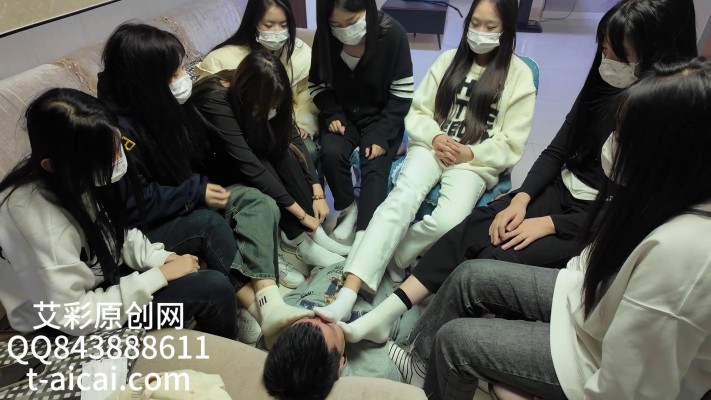 『chnnsct1818』超臭！女学生们的群体臭脚折磨 YC-241107-5