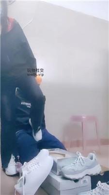 【奇了怪了】运动女神多双脏鞋闻气味 JS241123-29