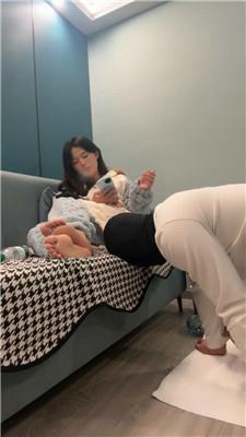 【子熙大人】跪舔原味白袜脚玉足 JS241124-41