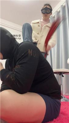 【珊珊】贱狗被骑在身上发出呻吟声 JS241127-12