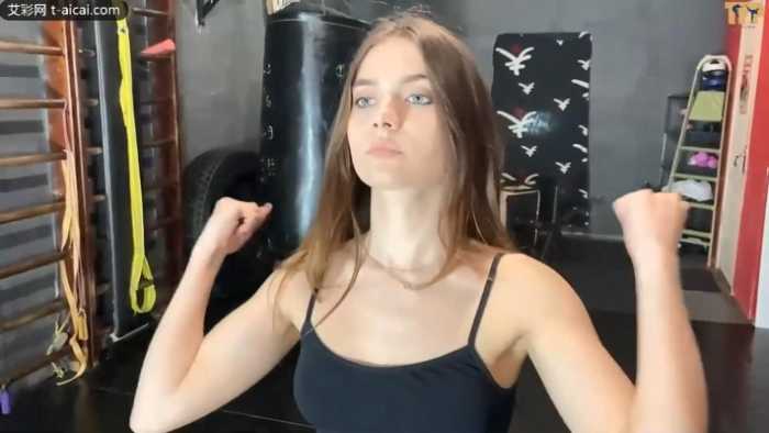 电眼美女Emilia暴扁踢废格斗小伙！倒地踩脖子继续踢打，太霸道了！bf613