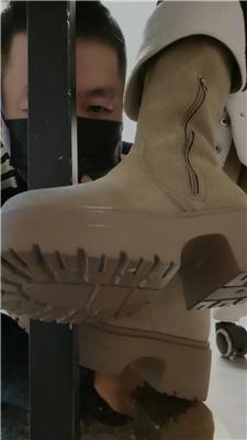 【文文文文】桌底视角-舔素人脏鞋 JS241205-23