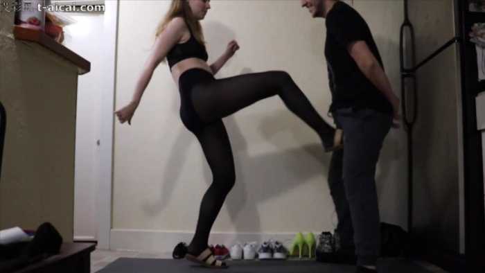 黑丝女神连换9双美鞋疯狂踢裆!让贱狗品尝不同鞋子踢裆的滋味! O-210627-2