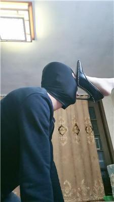 【游S】肉丝脚插嘴/高跟踩/转胯狗爬 JS241208-12