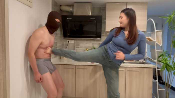 『高兴儿』和BBW闺蜜双人踩踏狂踹脚虐乳 YC-241207-7