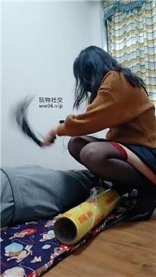 【思纯】保鲜膜全包黑丝脚踩虐 JS250115-4