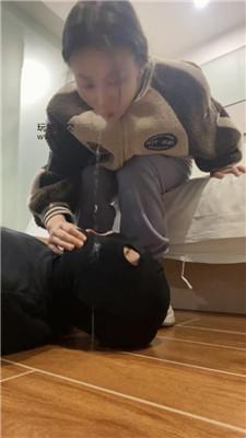 【白兔】跪舔脏小白鞋黑棉袜/赏赐圣水吃烟灰 JS250118-20