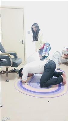 【微微情侣主】捆绑强制虐打/踩踏喂食 JS250122-20