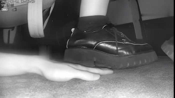 B794 – 无意识短裙黑袜小皮鞋较多动踩手 bf50431