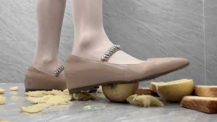 【莓子】平底鞋暴力踩苹果、橘子、吐司面包 YC-250218