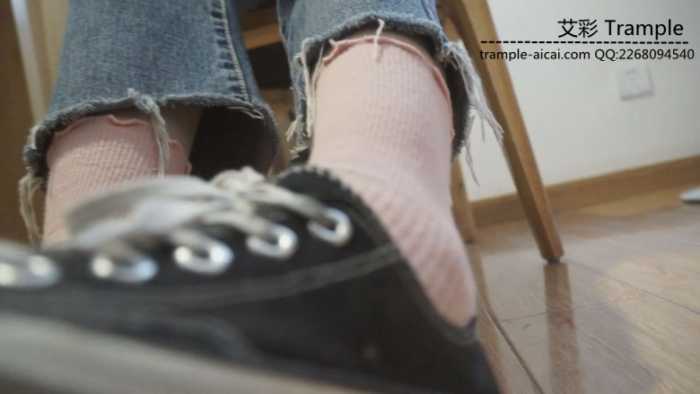 【黑丝诱惑】某大二学生瑶瑶帆布鞋踩踏语言羞辱调教 YC-180404-3