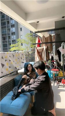 【薇薇】家奴阳台下跪伺候 JS250320-8