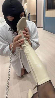 【淮柔】长靴黑丝踩踏-恋足狂舔 JS250323-9