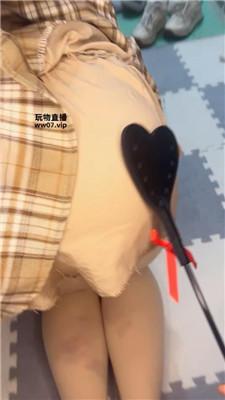 【椰椰卷】闺蜜下跪发骚求做狗 JS250330-52