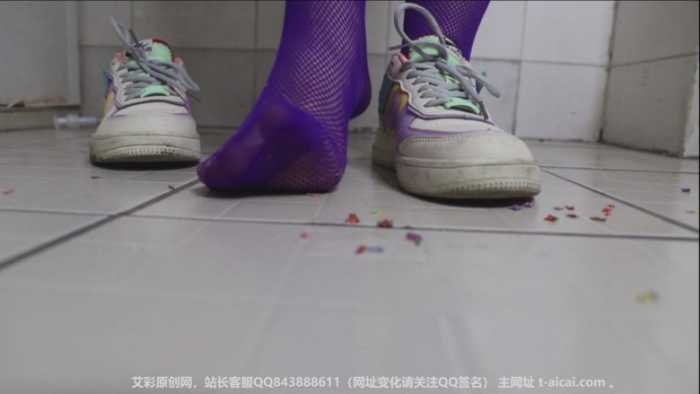 【哚儿】女巨人偶遇小人-踩踏侮辱口水攻击残忍折磨 YC-210112-6