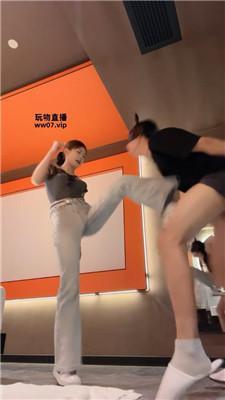 【UUs】耐克鞋踢裆-原味白袜辱 bf52570