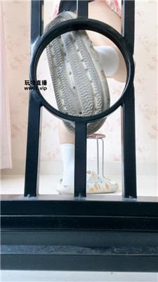 【子衿大大】圈养一周第二天    250429-37