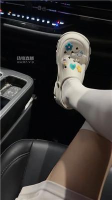 【颂一】拖鞋配白丝挑逗司机奴 JS250523-13