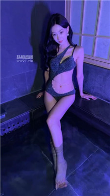 【艾琳】劲爆泳衣温泉炸废    250524-2