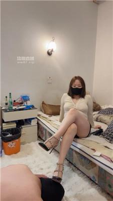 【佳佳】铆钉高跟全体重踩踏 bf53881