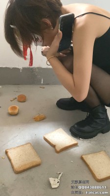 【雅泫】楼道里制作口水夹心狗粮 YC-250604-7