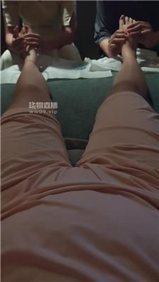 【喵喵】当着素人技师的面调奴【完整版】 JS250711-25