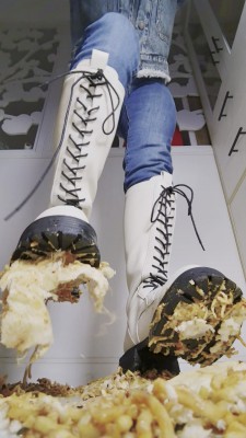 A210 – 南瓜汤白马丁靴和裸足踩烂拌面包子 bf55717