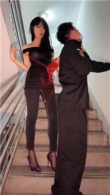 【佳佳】深夜楼道教训保安狗 bf56691