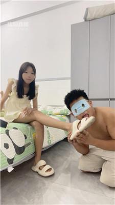 【小胖墩】桌底视角-舔脏拖鞋玉足 bf56737
