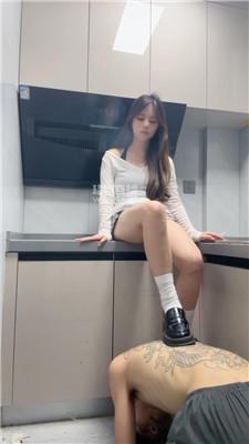 【九月】骑狗背-皮鞋白袜踩地毯奴 bf56956