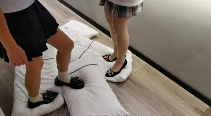 穿鞋踩枕头 YC-250901