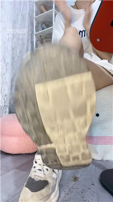 【苒苒】运动鞋脏鞋底    250905-16