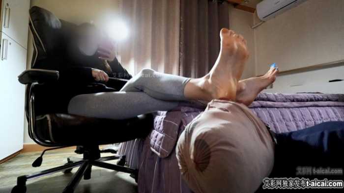 韩国Hira-跪舔Hira蓝色美甲原味脚！嗦脚趾啃脚后跟，吸脚趾缝里的味道！bf9279