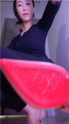 【冰语】美臀裸足炸    251004-5