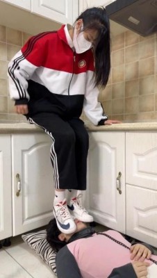 【精神小妹】双主女M圣水 运动鞋踩脸 横竖双视角 JS251007~6