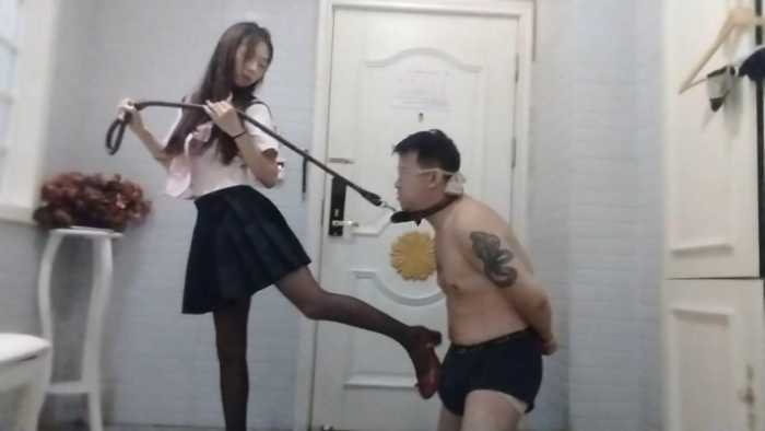 JK萌妹如此暴力踢晕 YC-251008-4