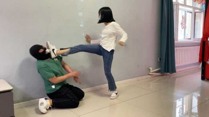 【精神小妹】暴踹偷女生鞋的老师 JS251011~7