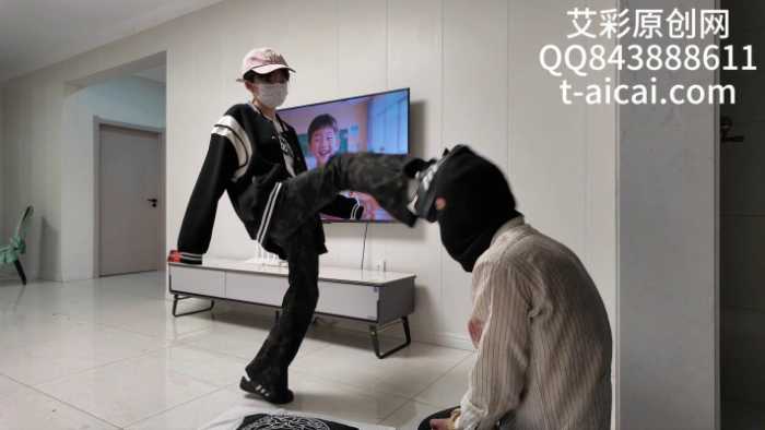 『chnnsct1818』女m奴下奴暴揍男贱狗，特殊第一视角展现 YC-251030-3