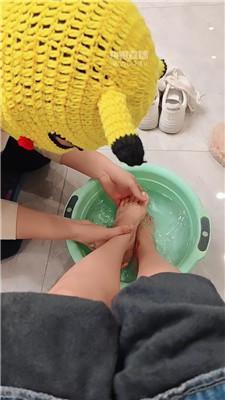 【闪闪】家奴伺候沐足场 JS251103-6