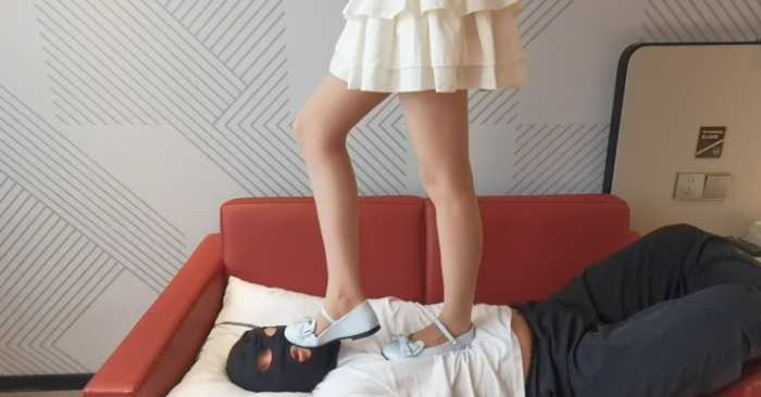 女高萝莉鞋踩头 YC-251102-2