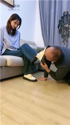 【西北傻子】素人17岁少女虐傻子 JS251117-45