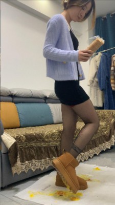 雪地靴踩鸡蛋饼干，多语言 JS251126~9