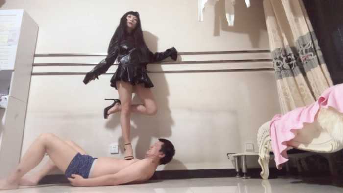 【兔粉粉】悲惨的脚垫 YC-251201