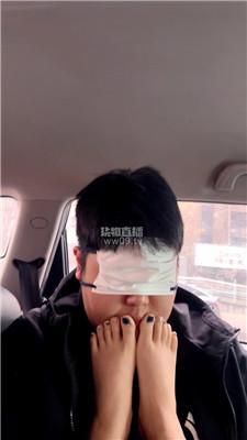 【汝汝】头顶脏鞋-车内恋足舔 JS251214-7